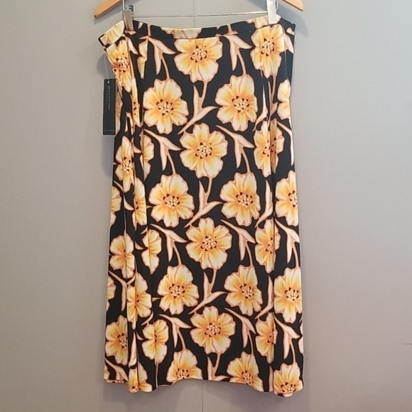 Jones New York Black Floral pull On Skirt Sz 2X - Picture 4 of 7